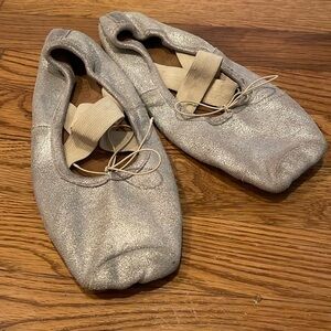 Vintage Magnolia Pearl Silver Ballet Flats with new sole sz 40 (us 10)